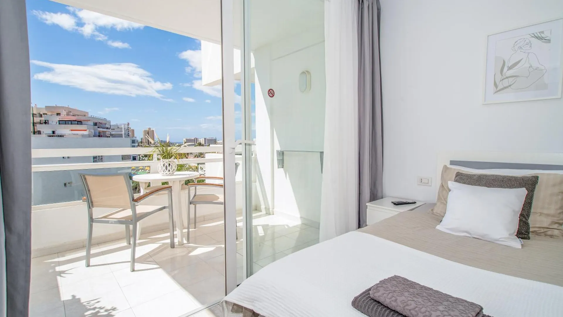Modern Ponderosa, Las Americas location